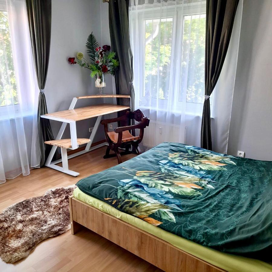 Apartament Deluxe Jelenia Gora Bagian luar foto